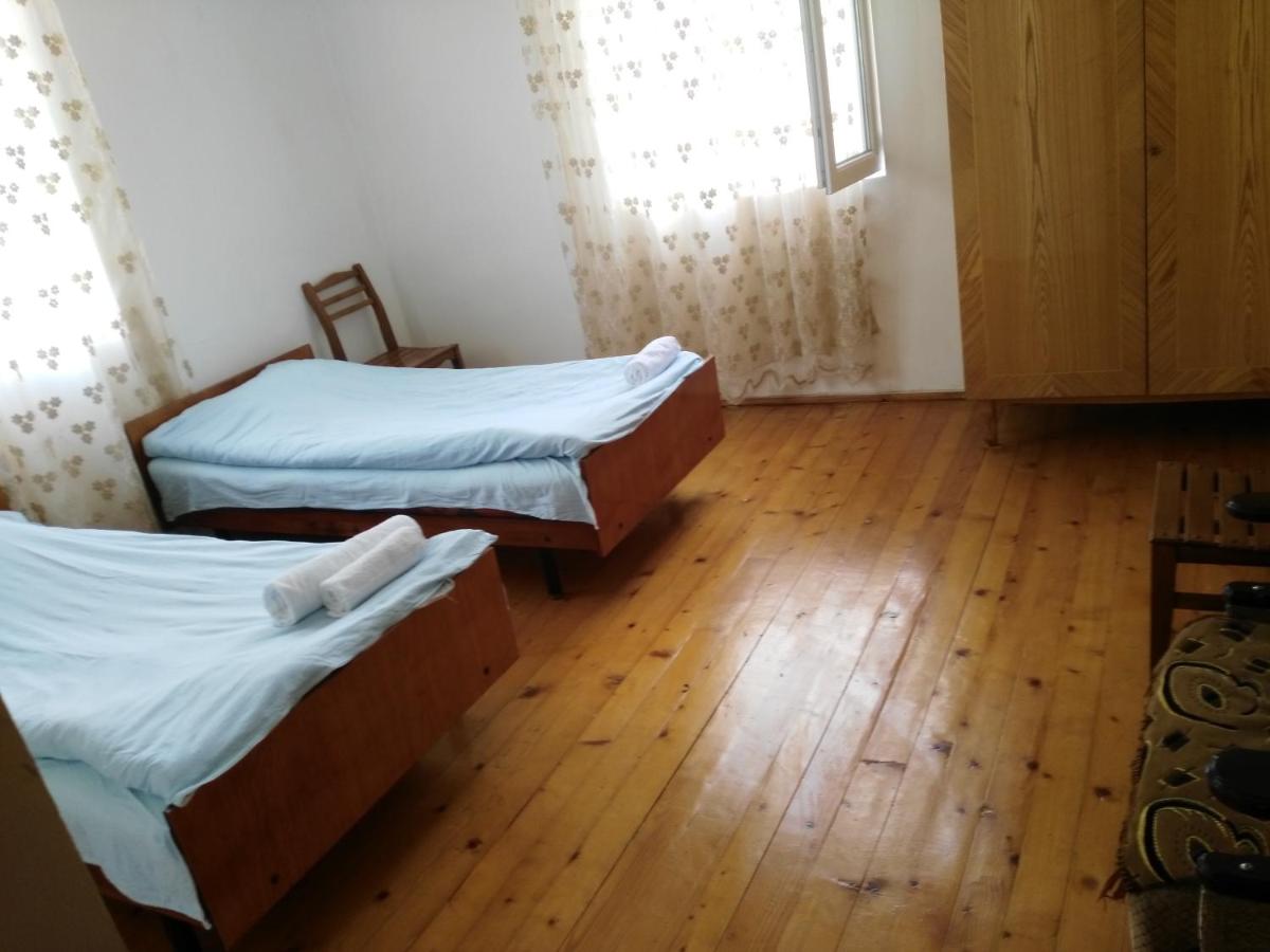 Zweibettzimmer mit Gemeinschaftsbad