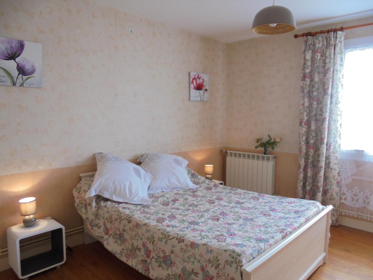 Standard Double Room with Shared Bathroom