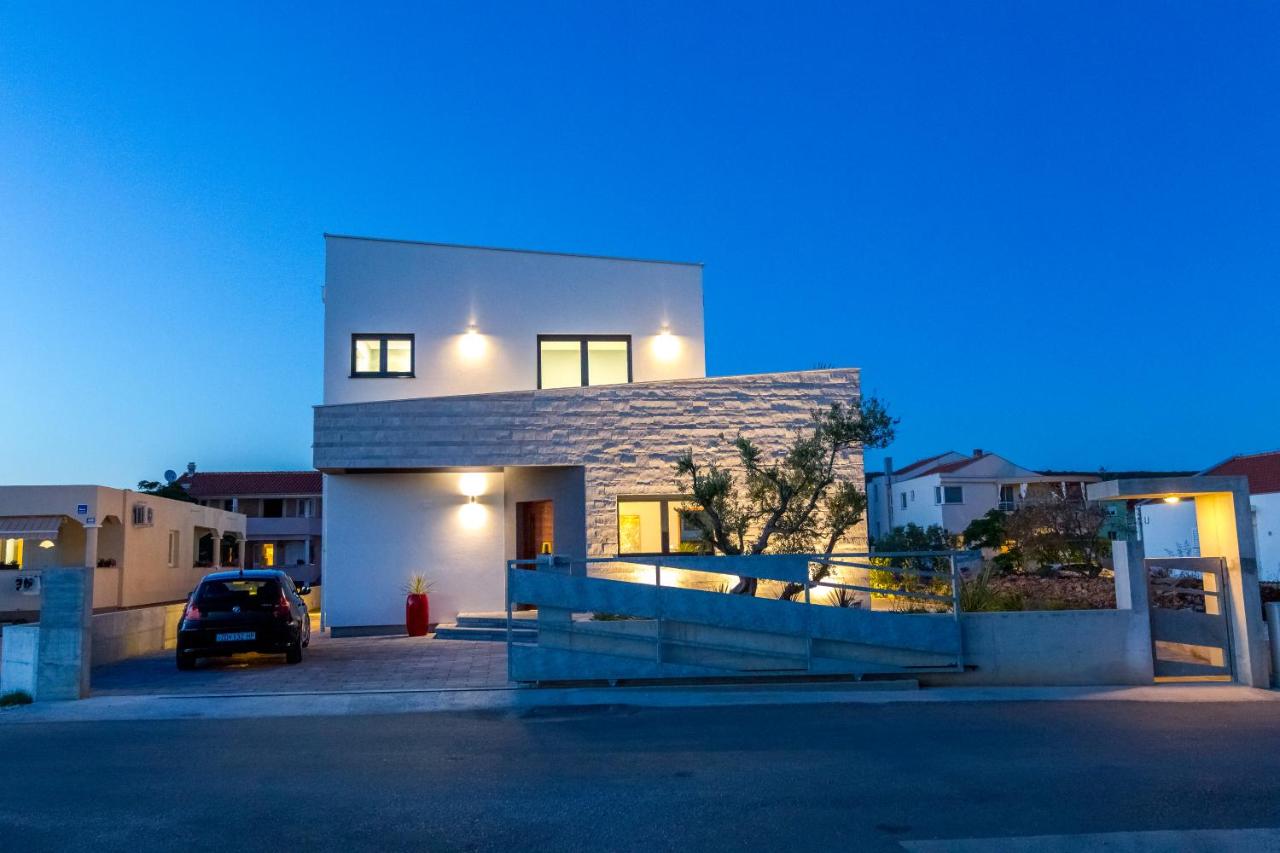 Villa Olea with heated pool and jacuzzi - Ferienwohnung Sukošan