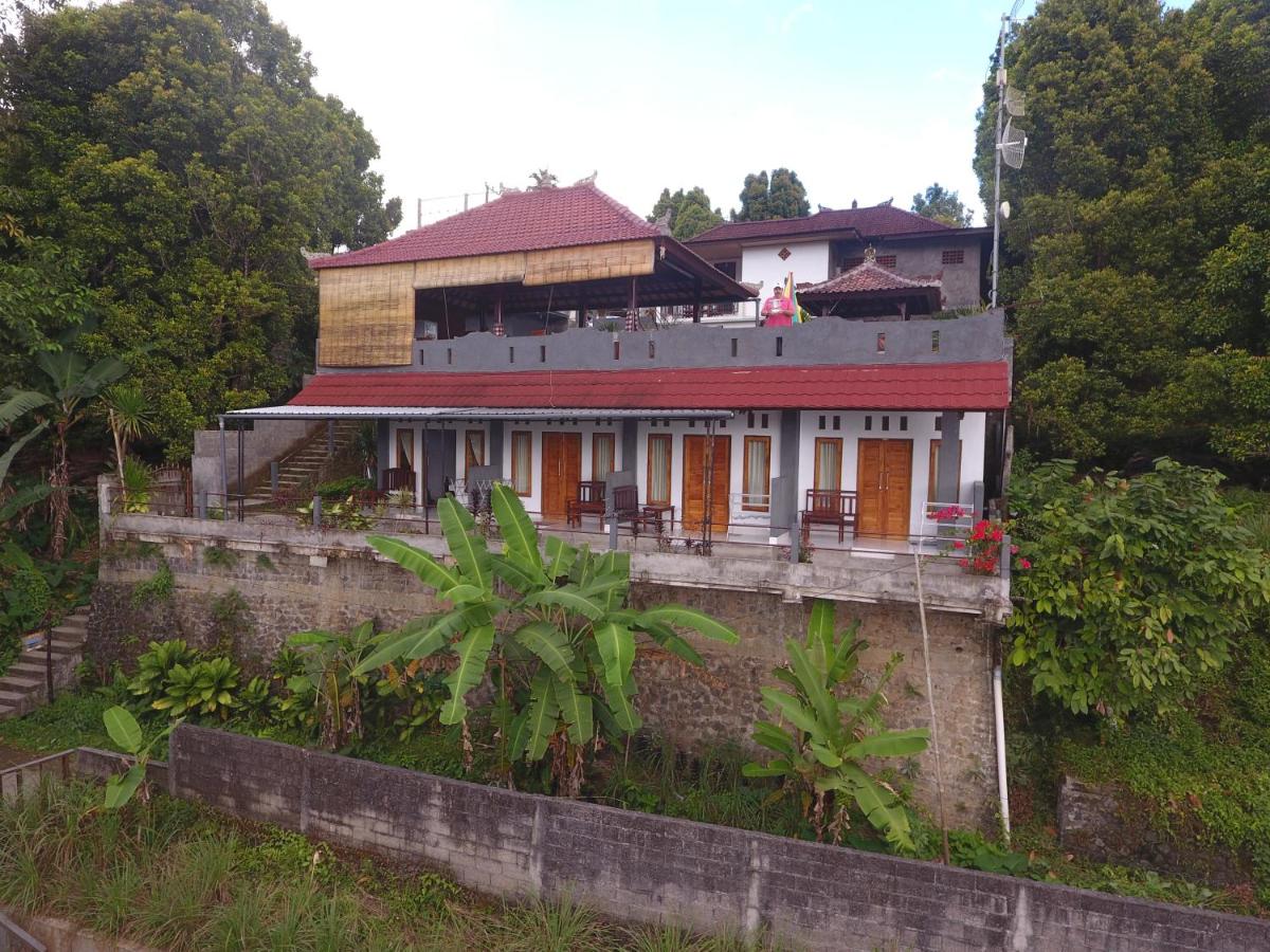 Adila Warung and Homestay - Chambres d’hôtes