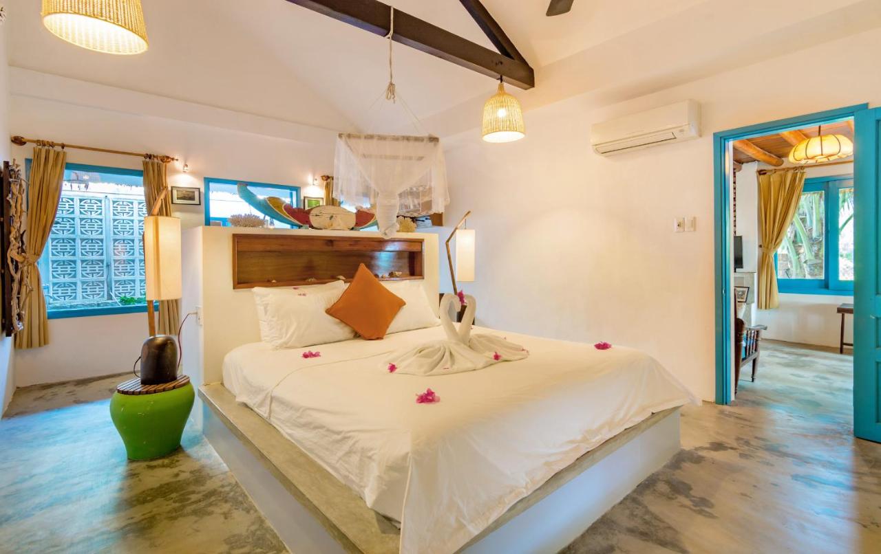 Bungalow - Water Front