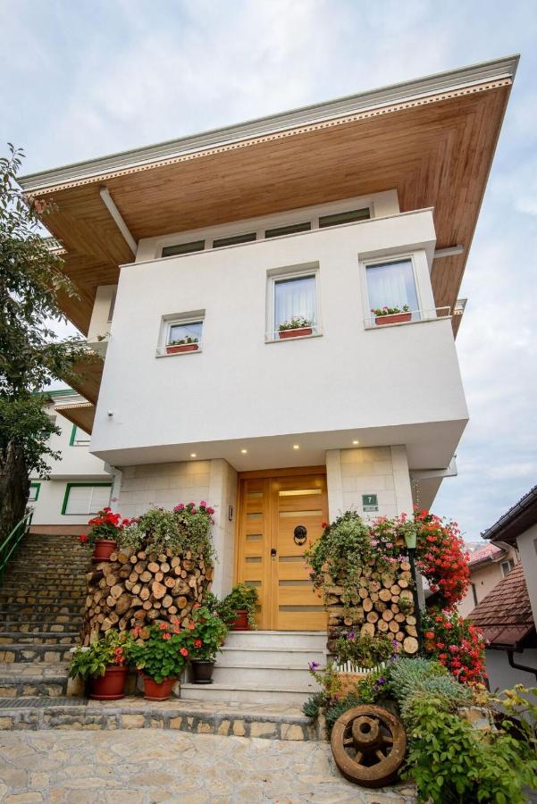 Residence Mahala - Boutique Stay Near Old Town - Bed and Breakfast Sarajevo