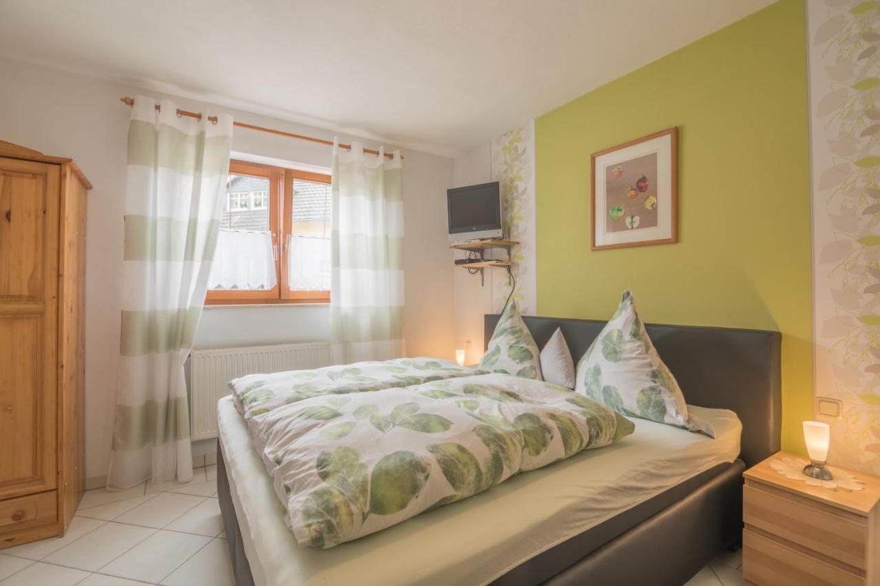 B&B Geisfeld - Studiohaus Haus Roswitha - Bed and Breakfast Geisfeld