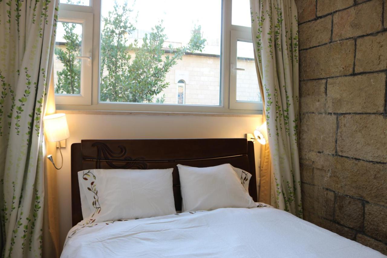 Deluxe Queen Suite