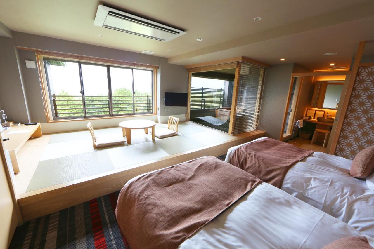 Tweepersoonskamer met 2 Aparte Bedden, Tatami-ruimte en Uitzicht op de Berg