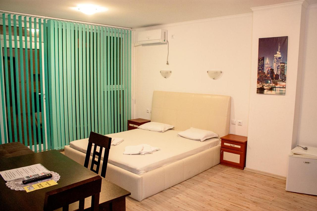Apartment with Garden View