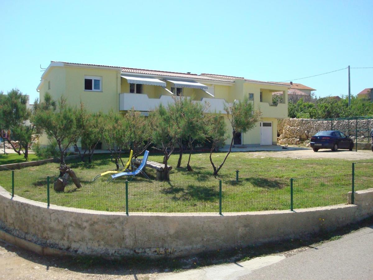 Apartmani Marella Ražanac - Bed and Breakfast