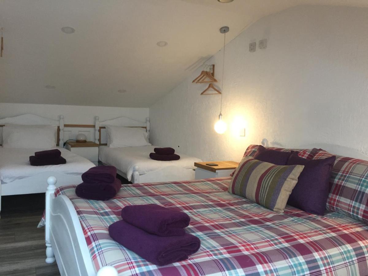 Vierbettzimmer mit Dusche