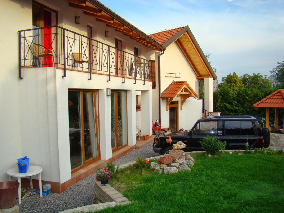 Pension Charlie Prague Retro-Modern Design - Bed and Breakfast Praag