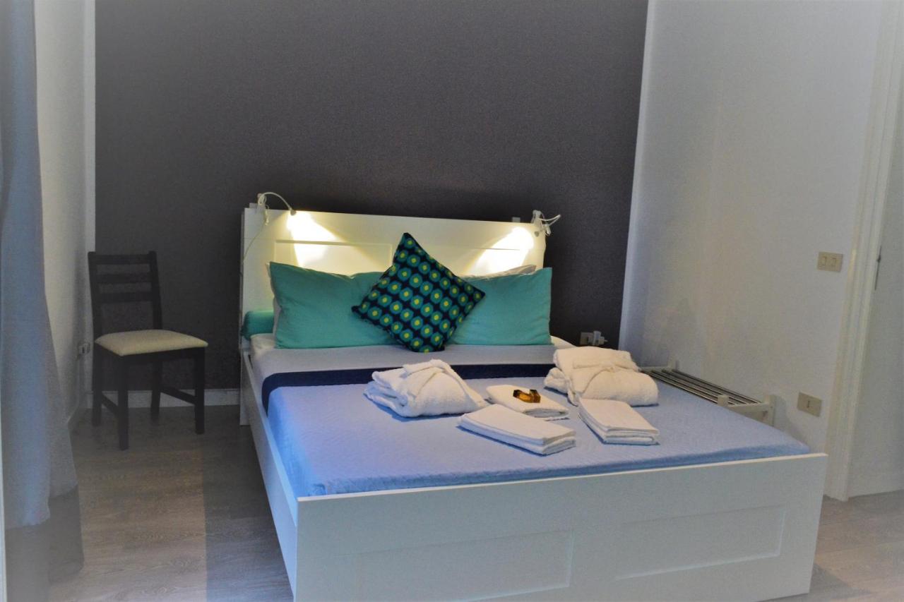 Camera Deluxe con Bagno Privato Esterno (2 Adulti + 1 Bambino)