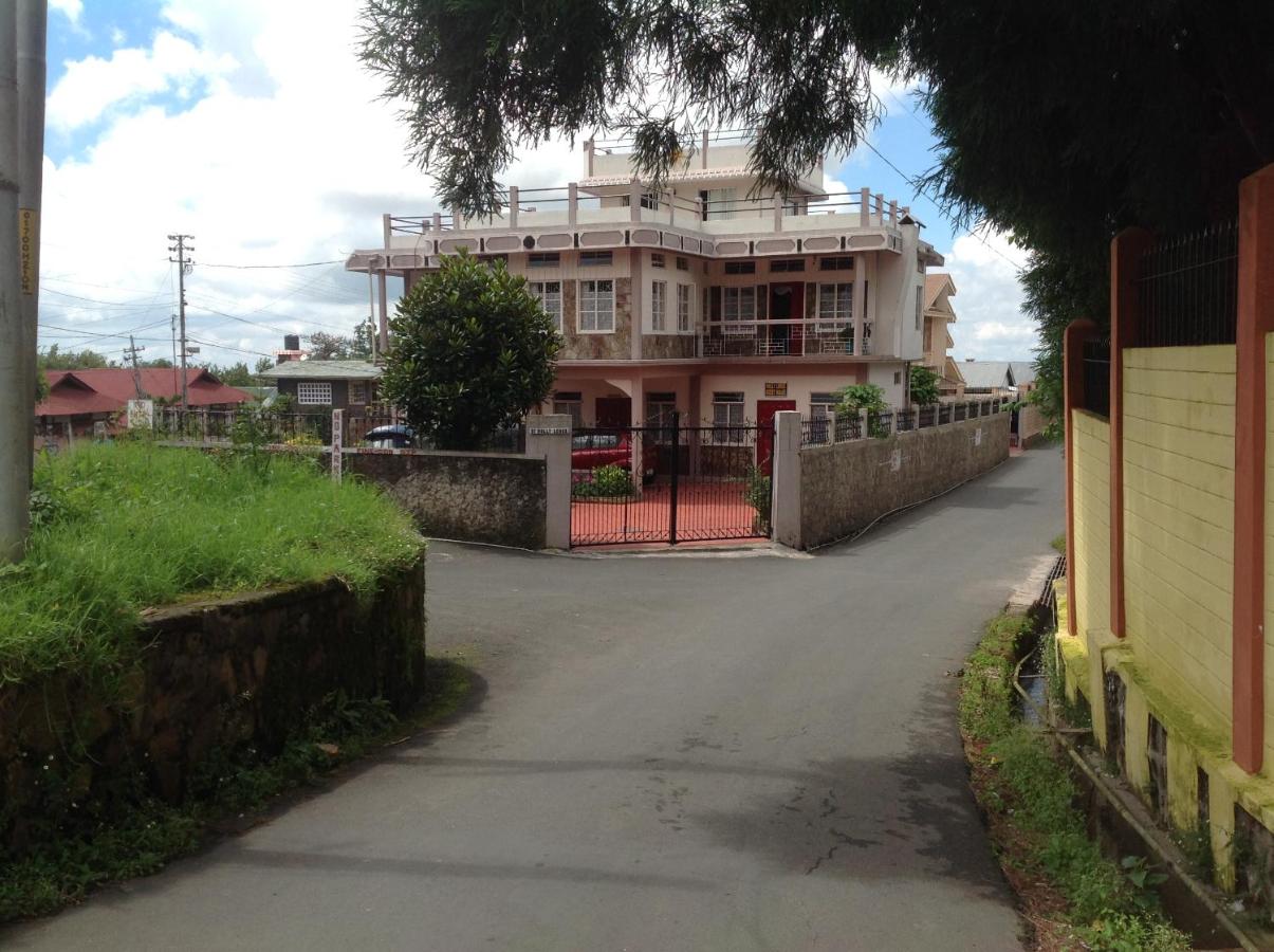 B&B Shillong - Holly Lodge Guest House - Bed and Breakfast Shillong