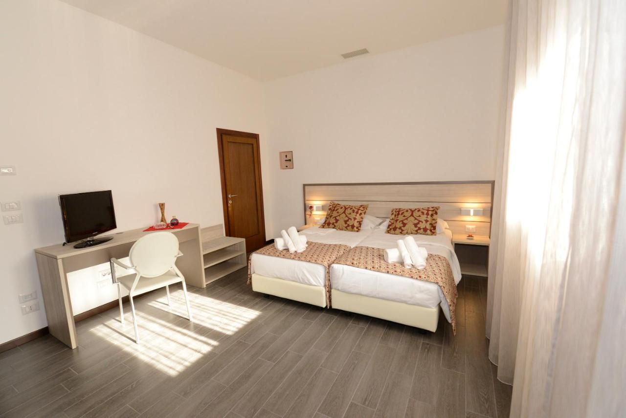 Camera Matrimoniale Deluxe con Doccia