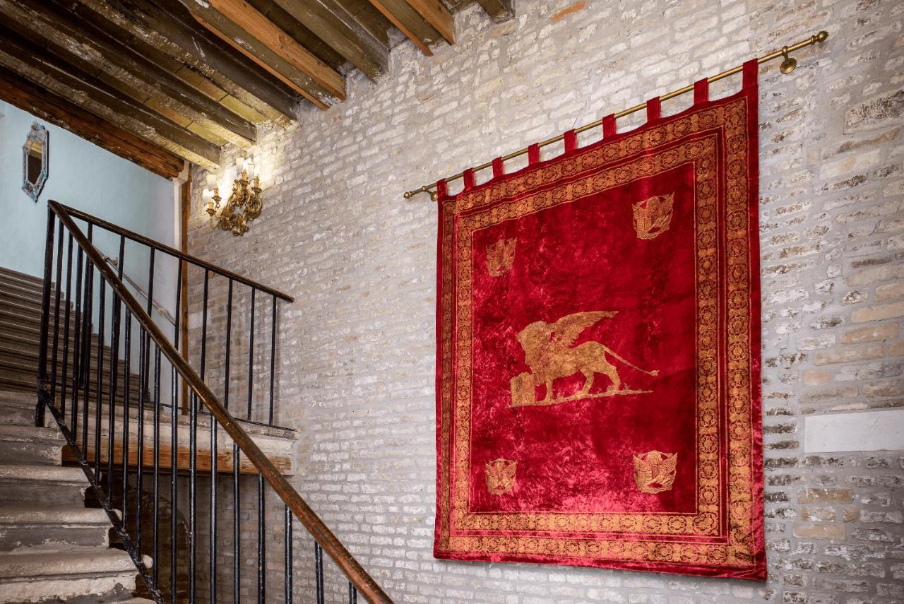 Locanda Leon Bianco on the Grand Canal - B&B Venezia