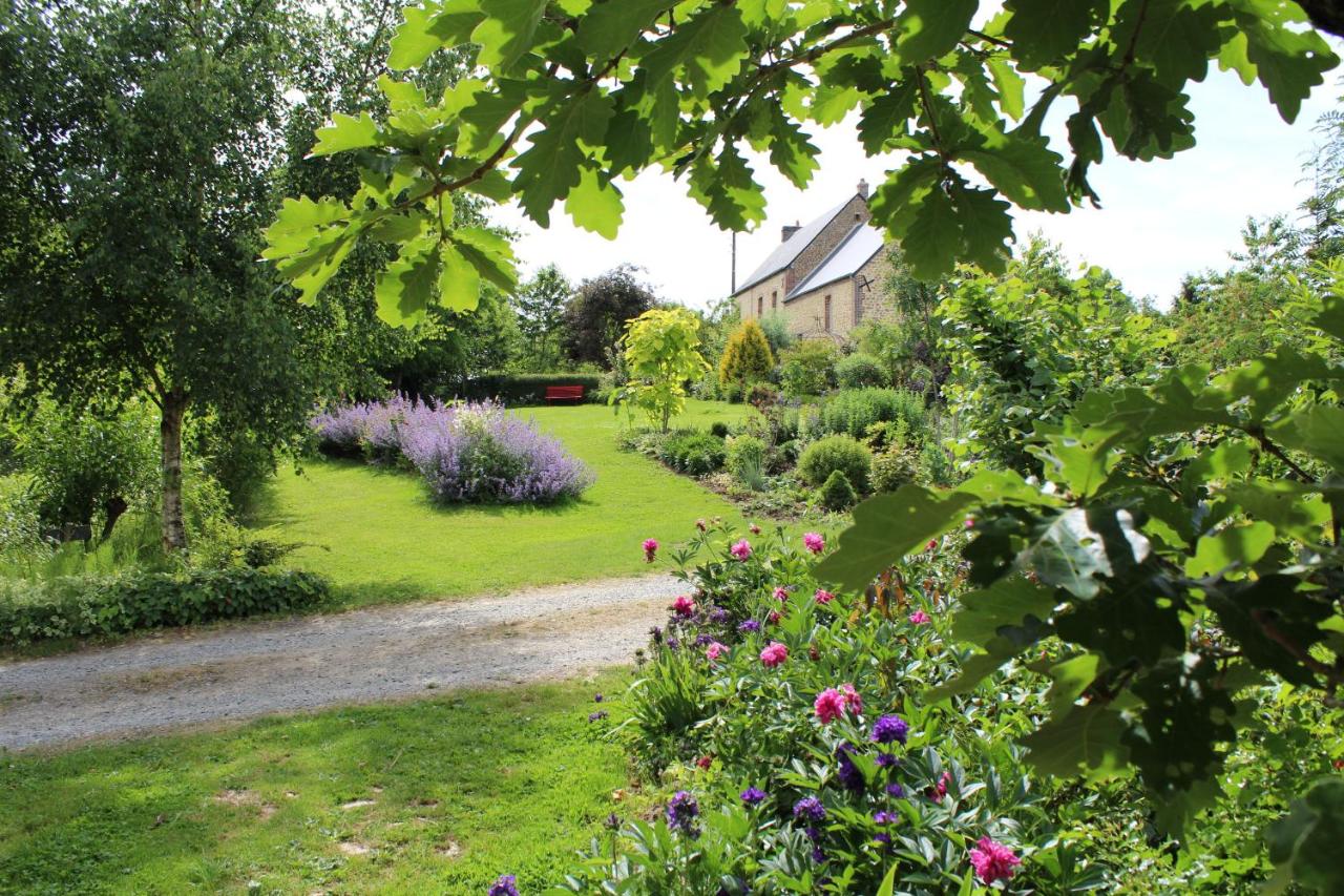 B&B Mahéru - Au Jardin Des Violettes - Bed and Breakfast Mahéru