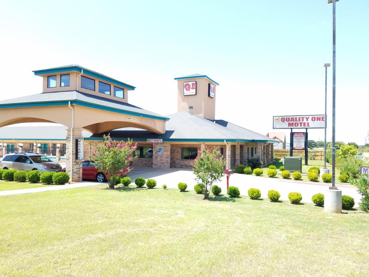 B&B Weatherford - Quality One Motel - Bed and Breakfast Weatherford