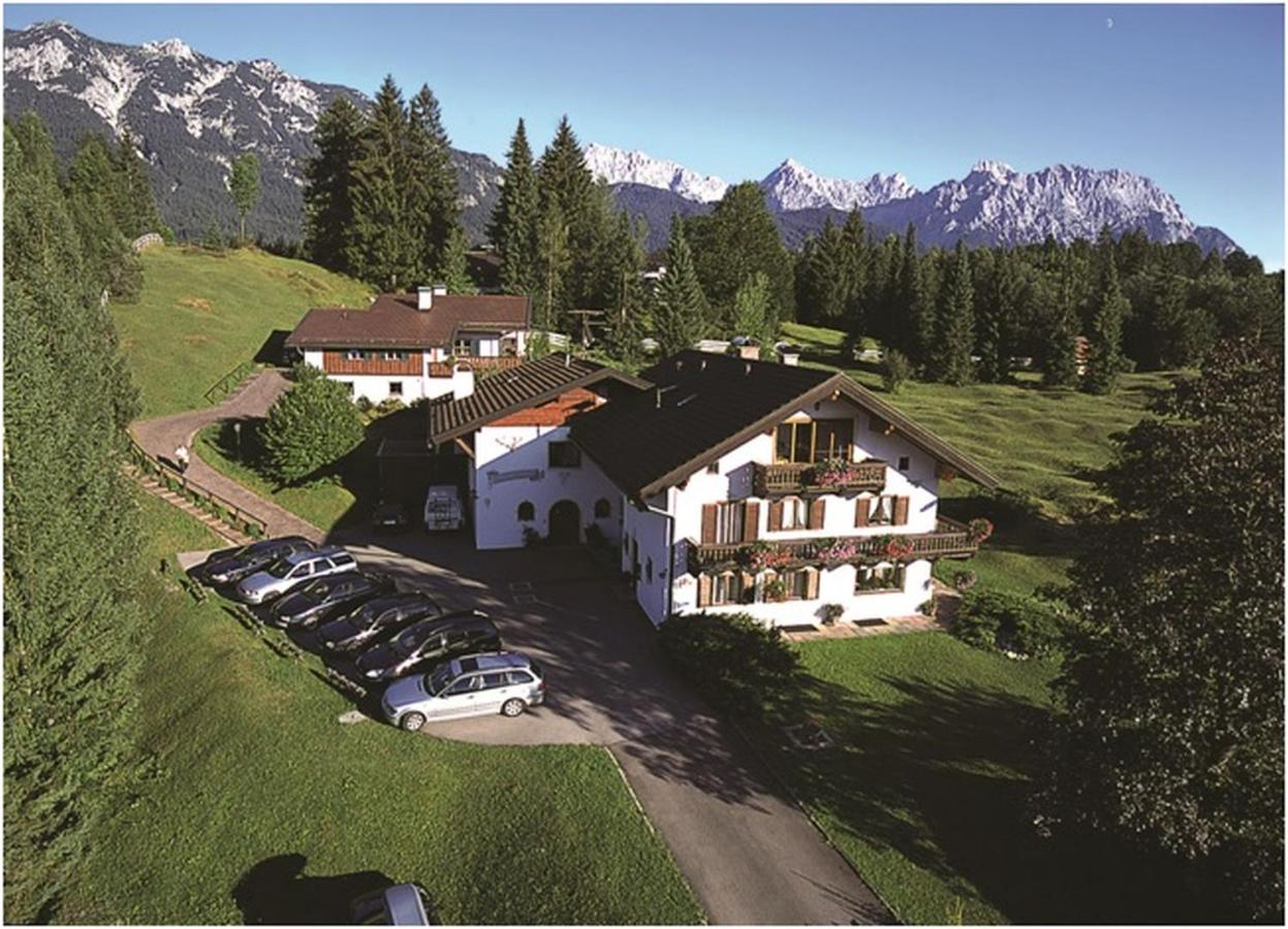 B&B Krün - Gästehaus Alpina - Bed and Breakfast Krün