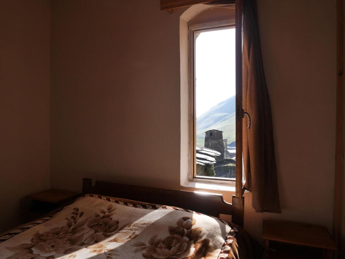 Camera Matrimoniale con Vista Montagna