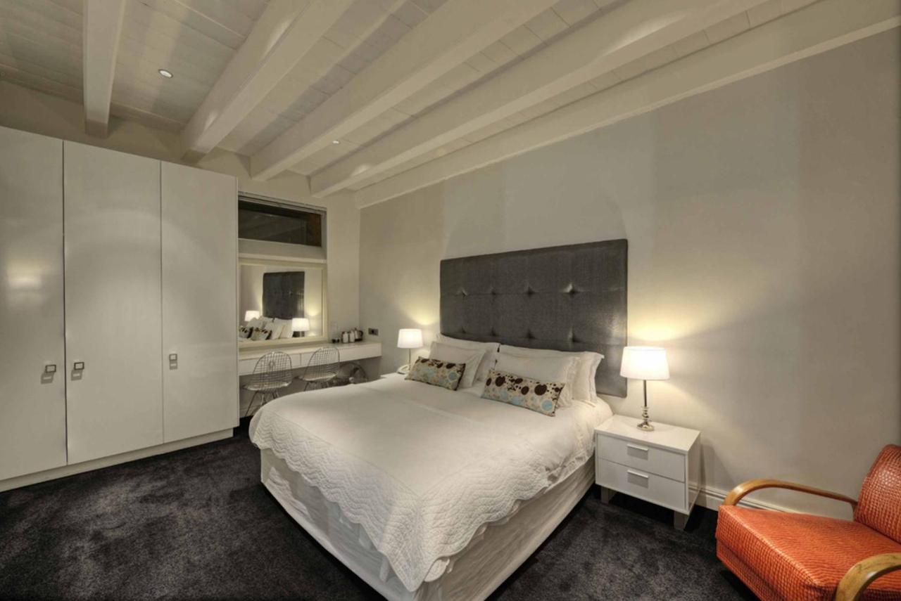 Habitación de lujo con vistas a la piscina