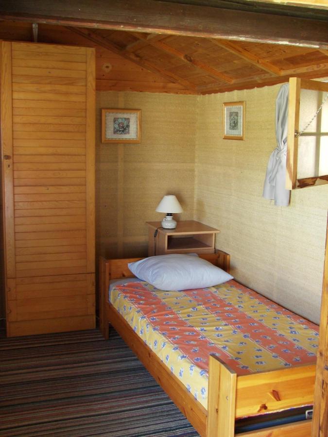 Zweibettzimmer mit Poolblick