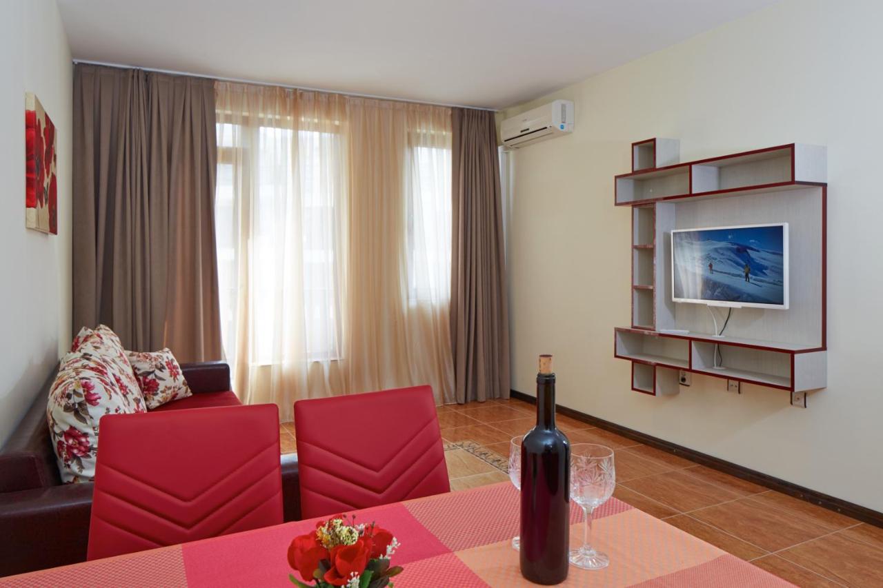 One-Bedroom Apartment with Sea View
