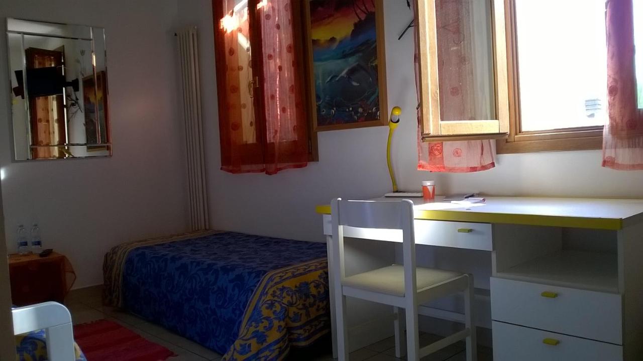 Chambre Lits Jumeaux avec Salle de Bains Commune
