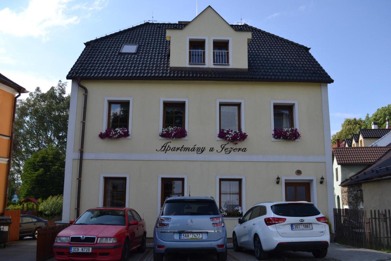 Apartmány U Jezera Na Náměstí - B&B