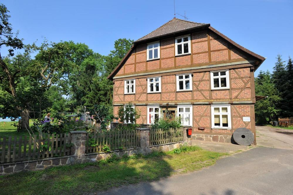 B&B Beutow - Beutower Muhle Ferienwohnung - Bed and Breakfast Beutow