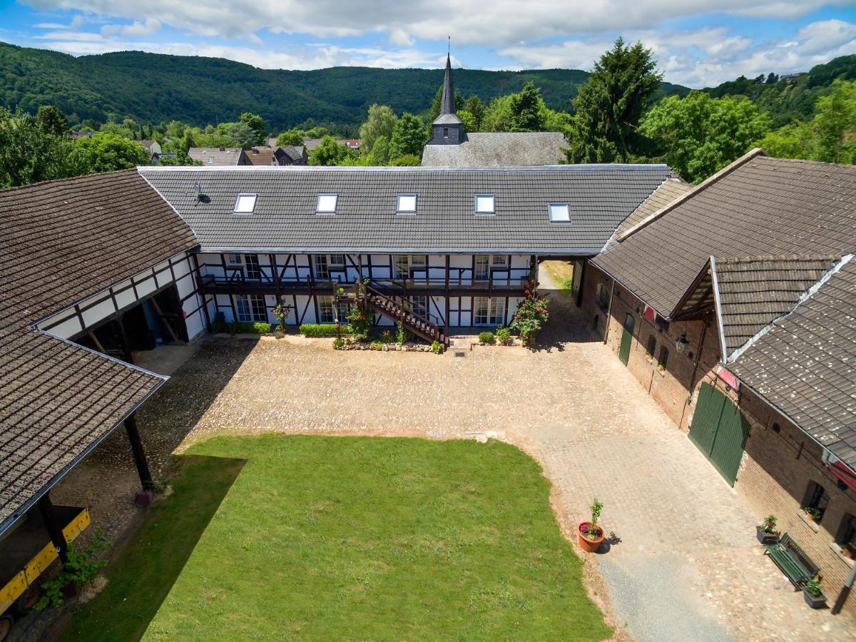 Burg Blens - Bed and Breakfast