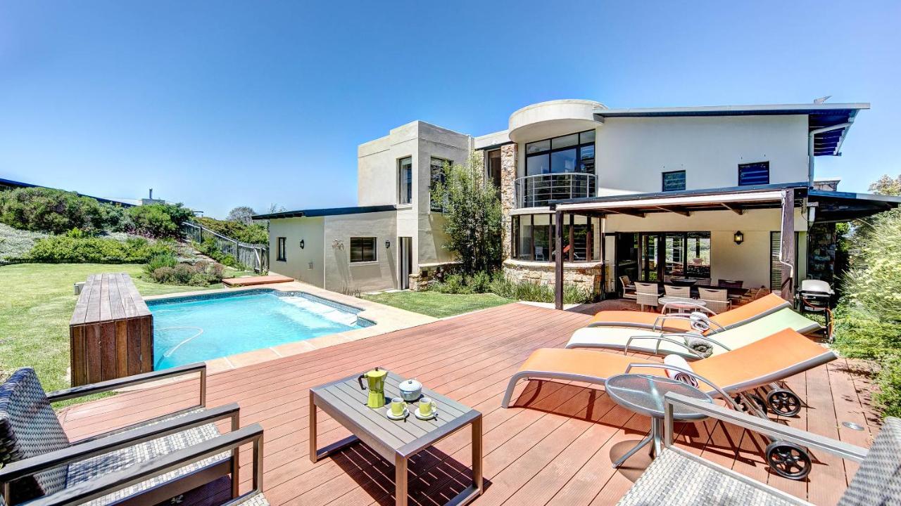 Chapman's View Villa - with solar backup power - B&B