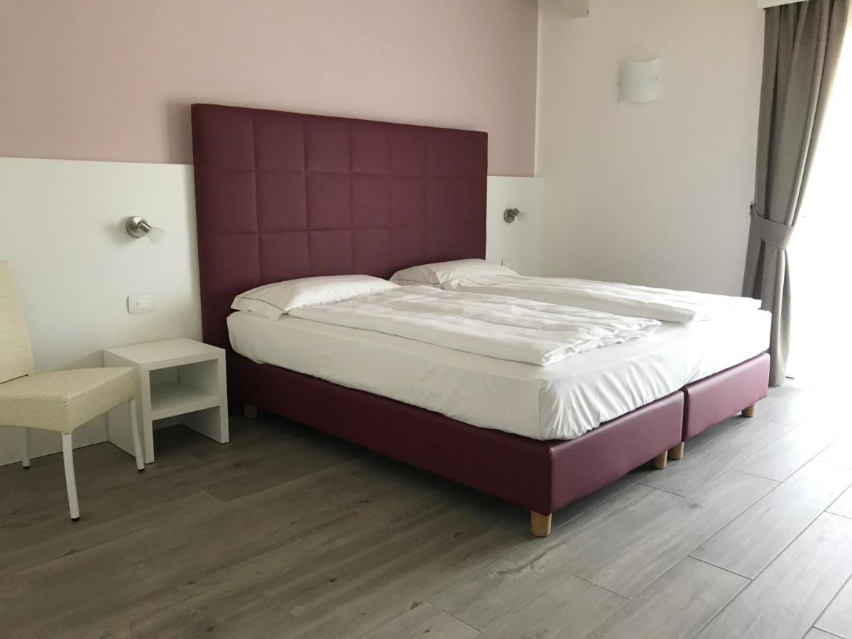 Superior Double or Twin Room with Lake View