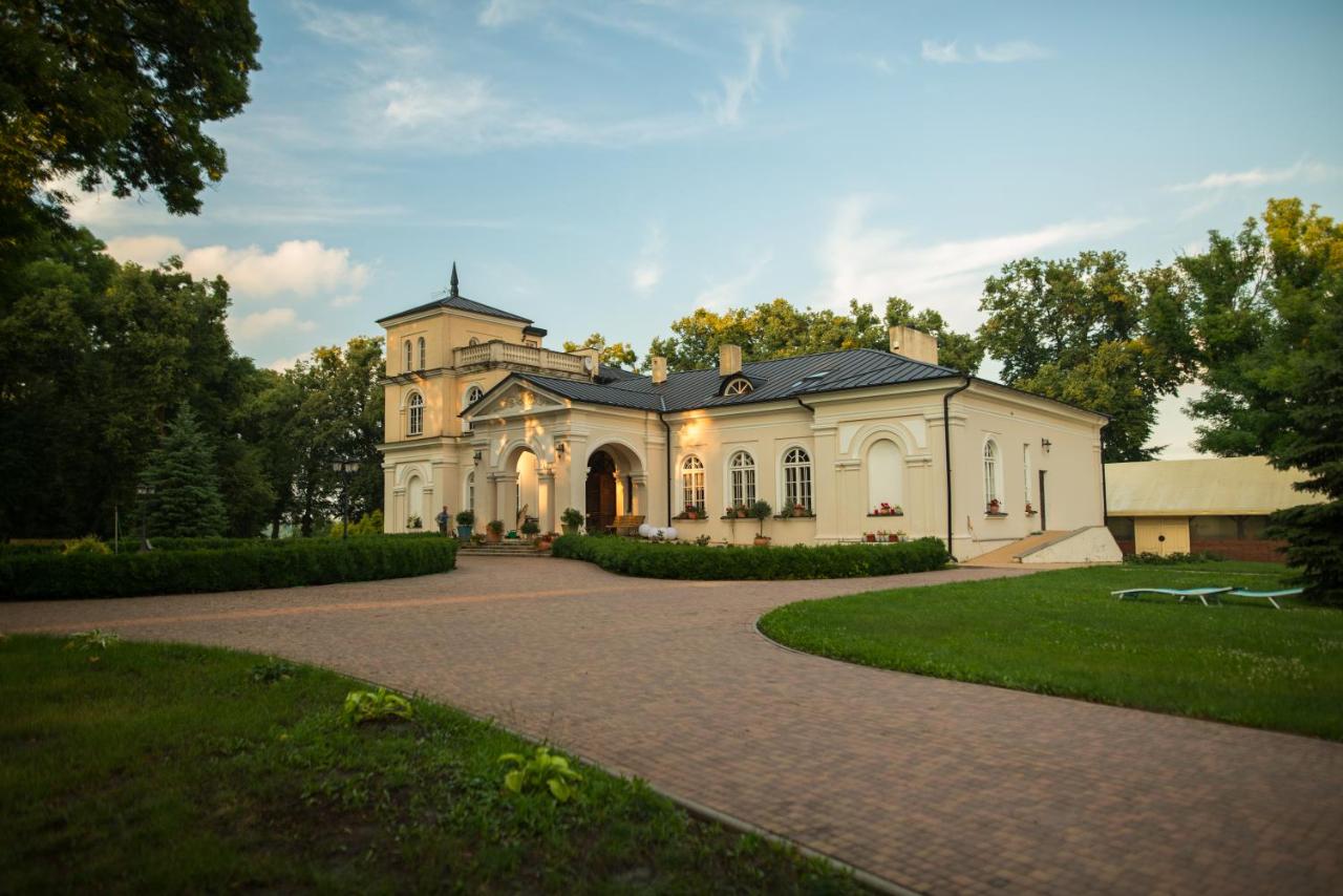Dwór Ujazdowski - B&B