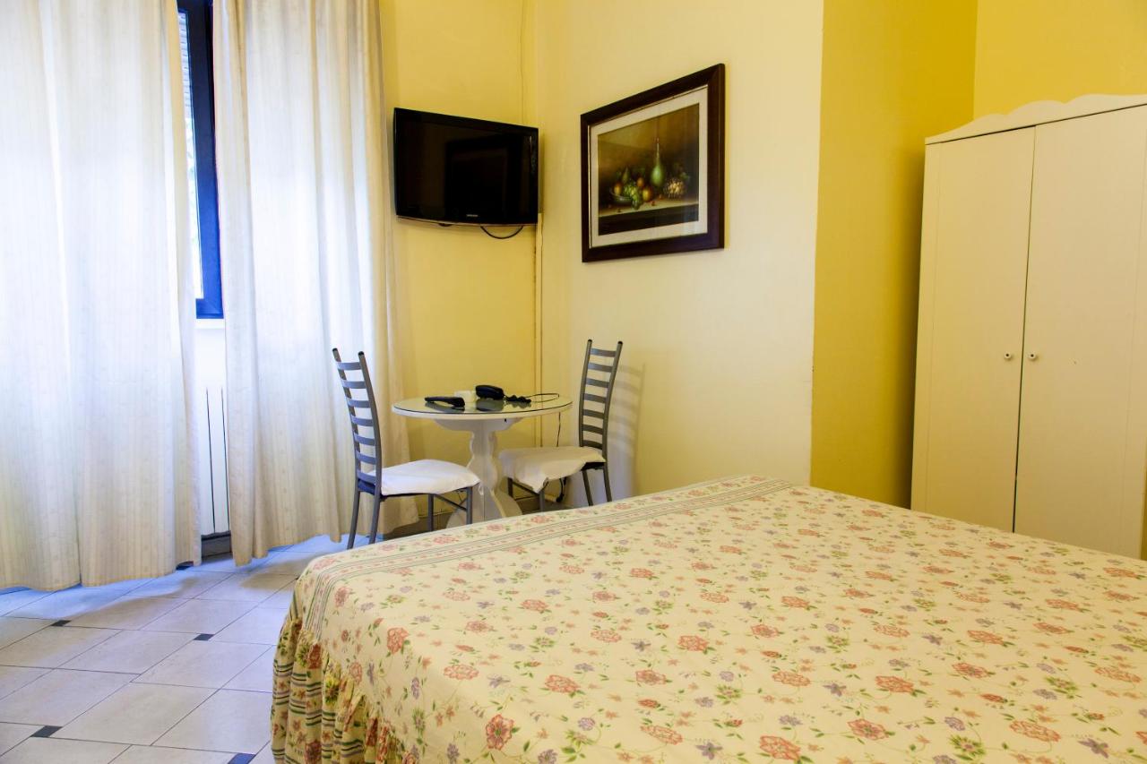 Economy Doppel- oder Zweibettzimmer mit eigenem Badezimmer.