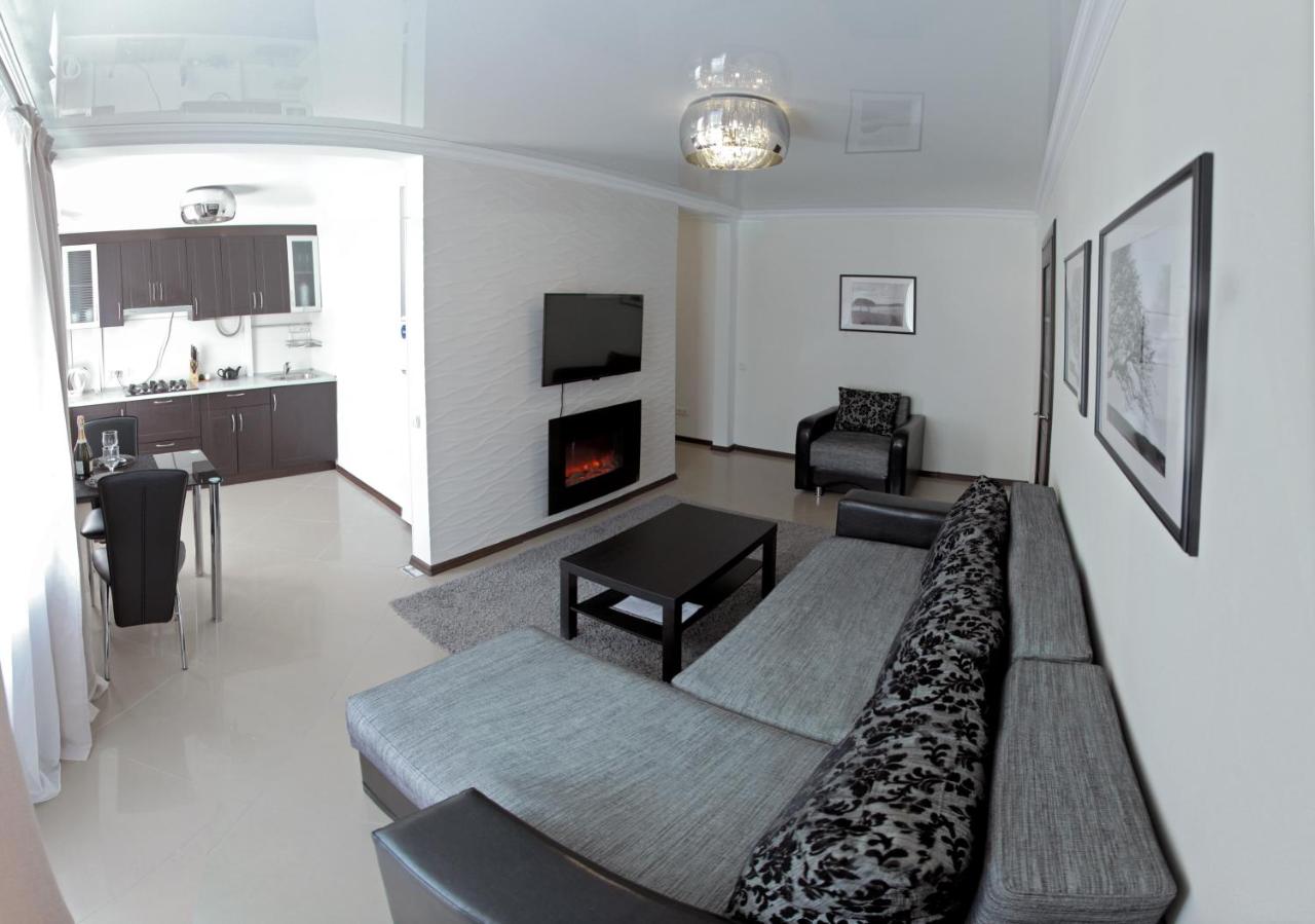 One-Bedroom Apartment - 75 Shevchenko street -4