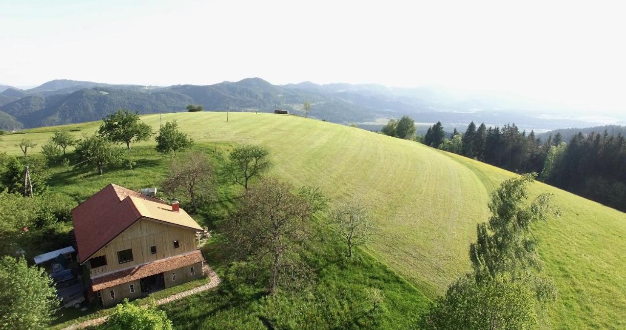 Apartment with Mountain View