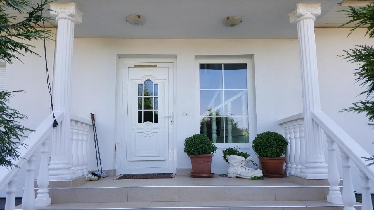 Tweepersoonskamer met Gedeelde Badkamer