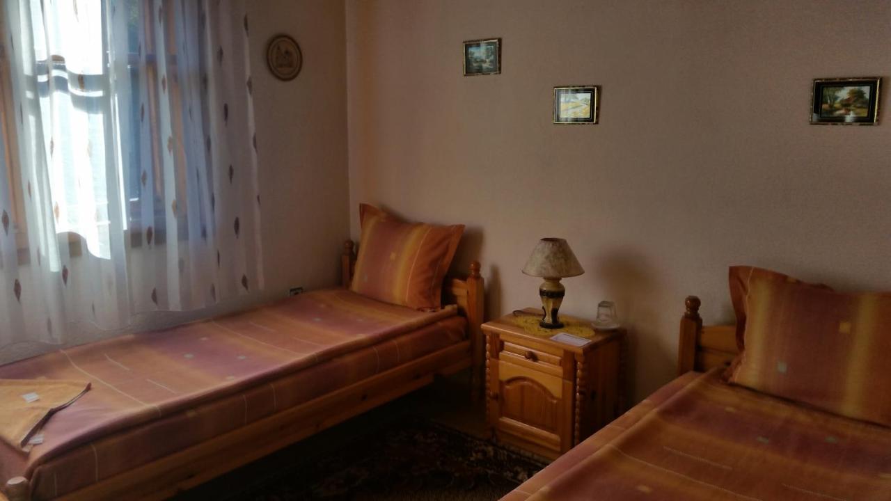 Zweibettzimmer mit Gemeinschaftsbad