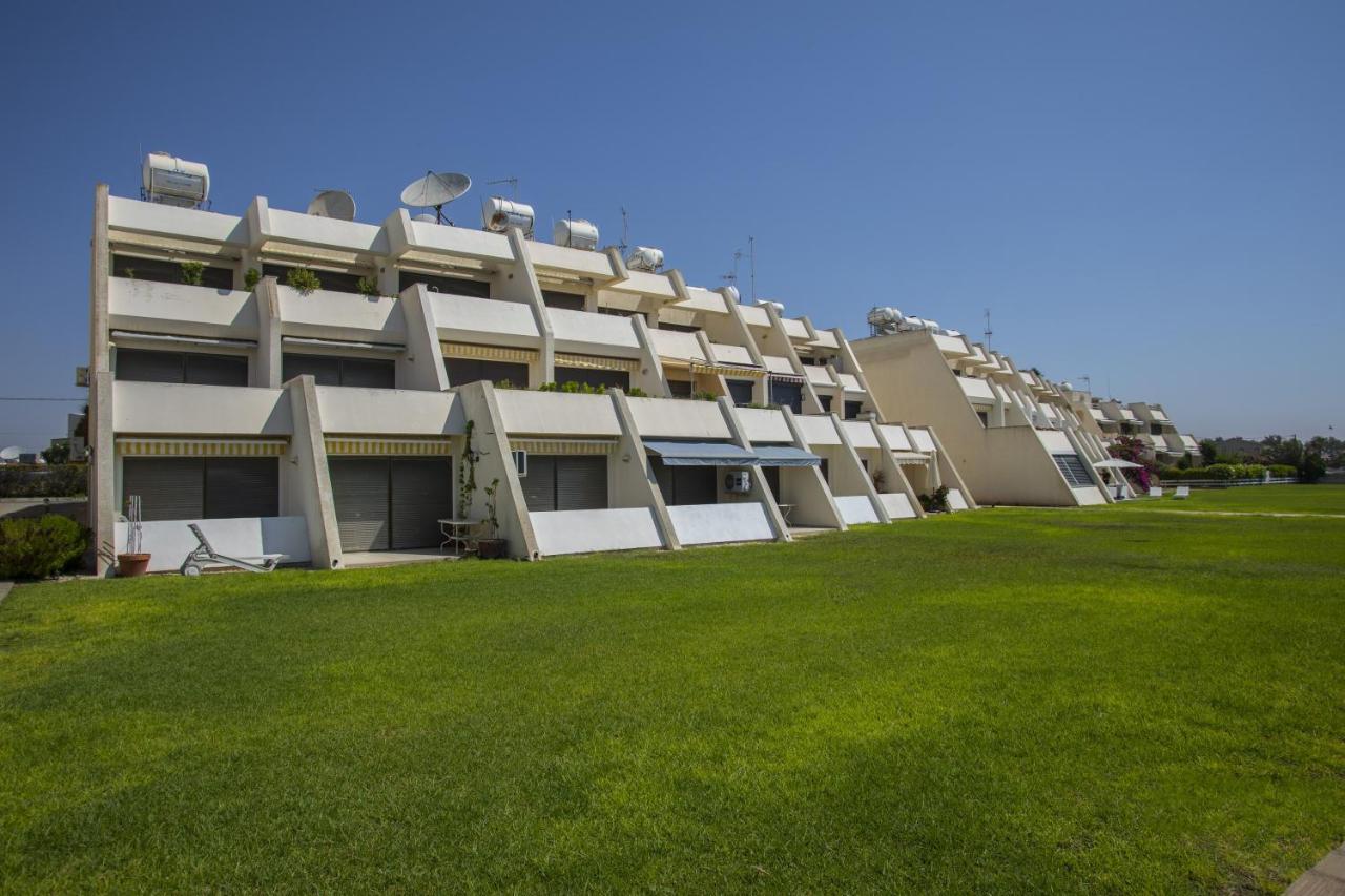 Larnaca Sunshore Beachfront Suite - Ferienwohnung