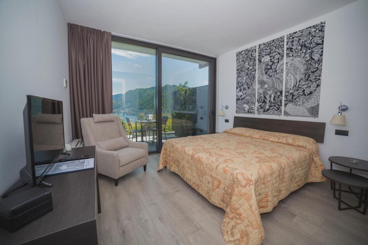 Deluxe Double Room with Lake View and Garden