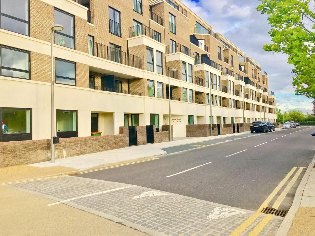 2-Bedrooms Modern Apartment next to Velodrome, Lounge, Balcony, Parking, ABBA - B&B Londra