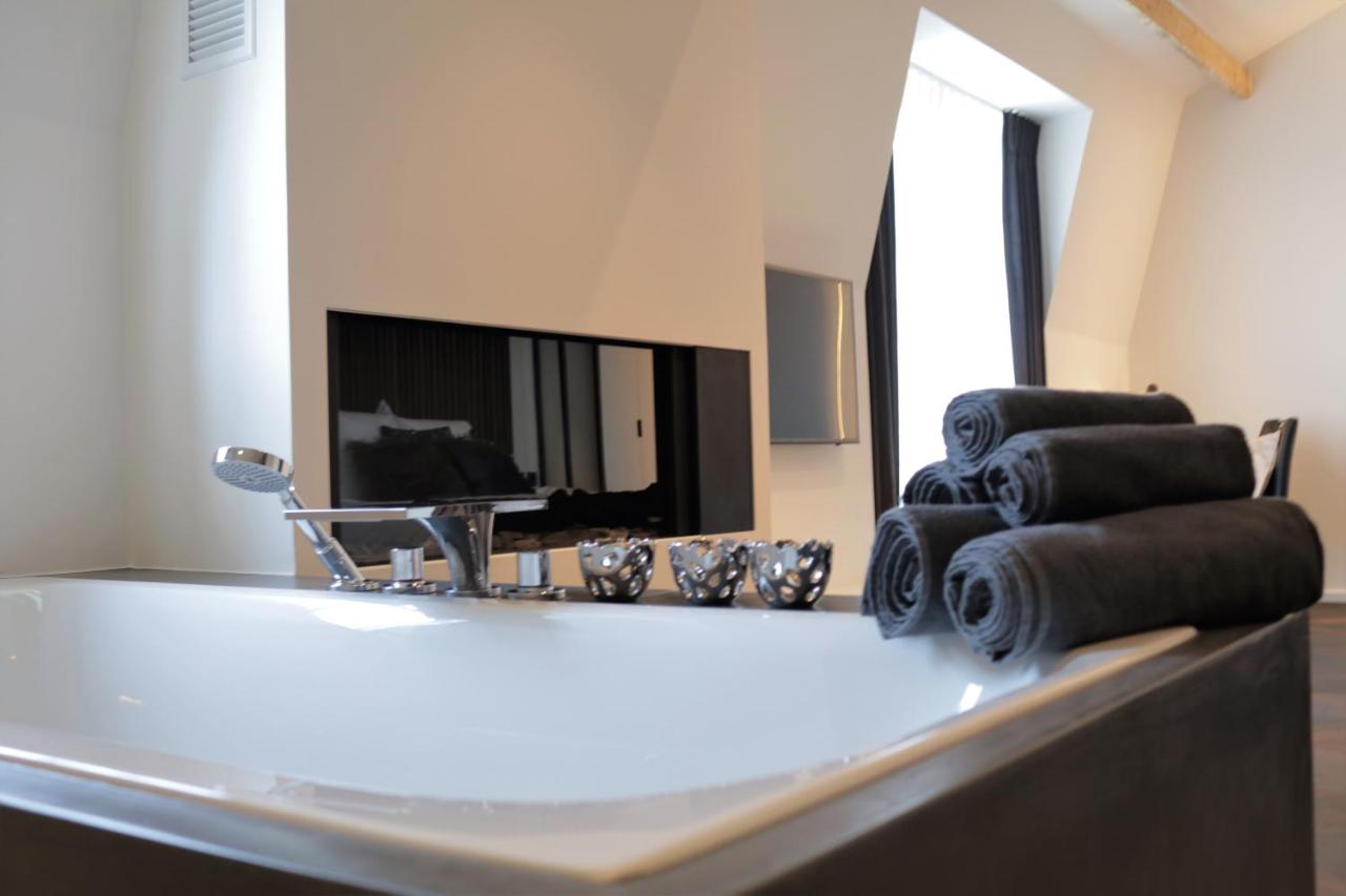 Deluxe Suite 1 King Bed