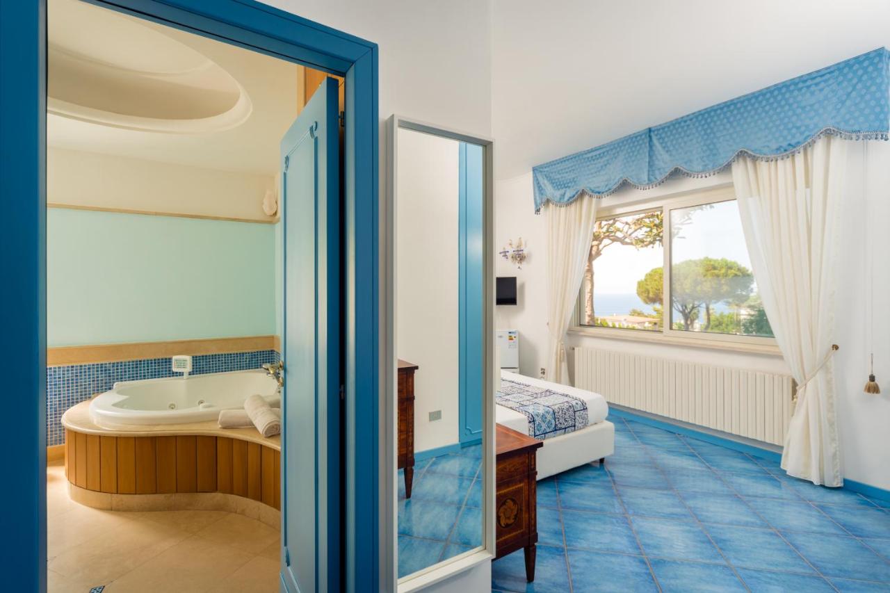 Deluxe Double or Twin Room with Sea View