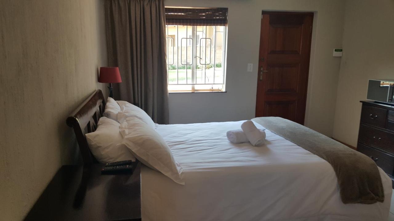 Camera Matrimoniale/Doppia con Letti Singoli