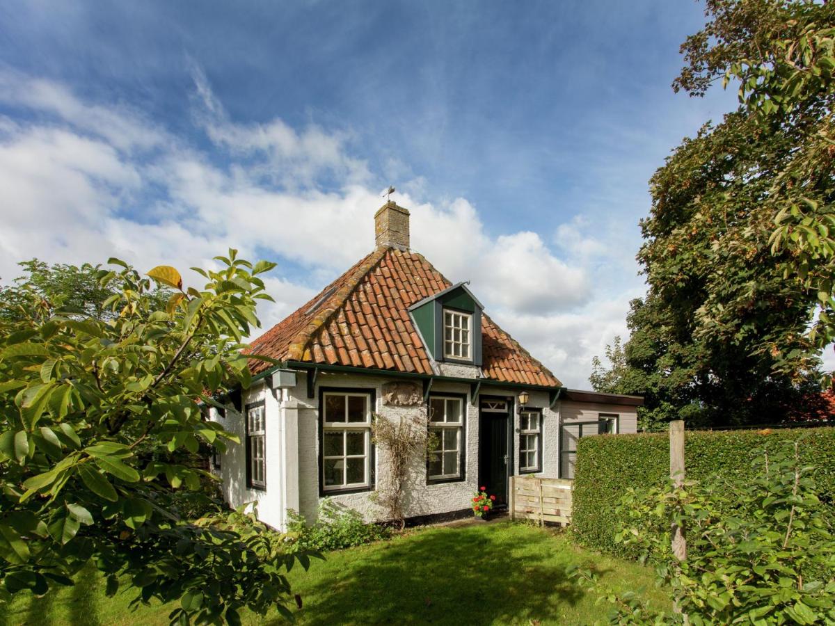 B&B Nes - Fairytale Cottage in Nes Friesland with garden - Bed and Breakfast Nes