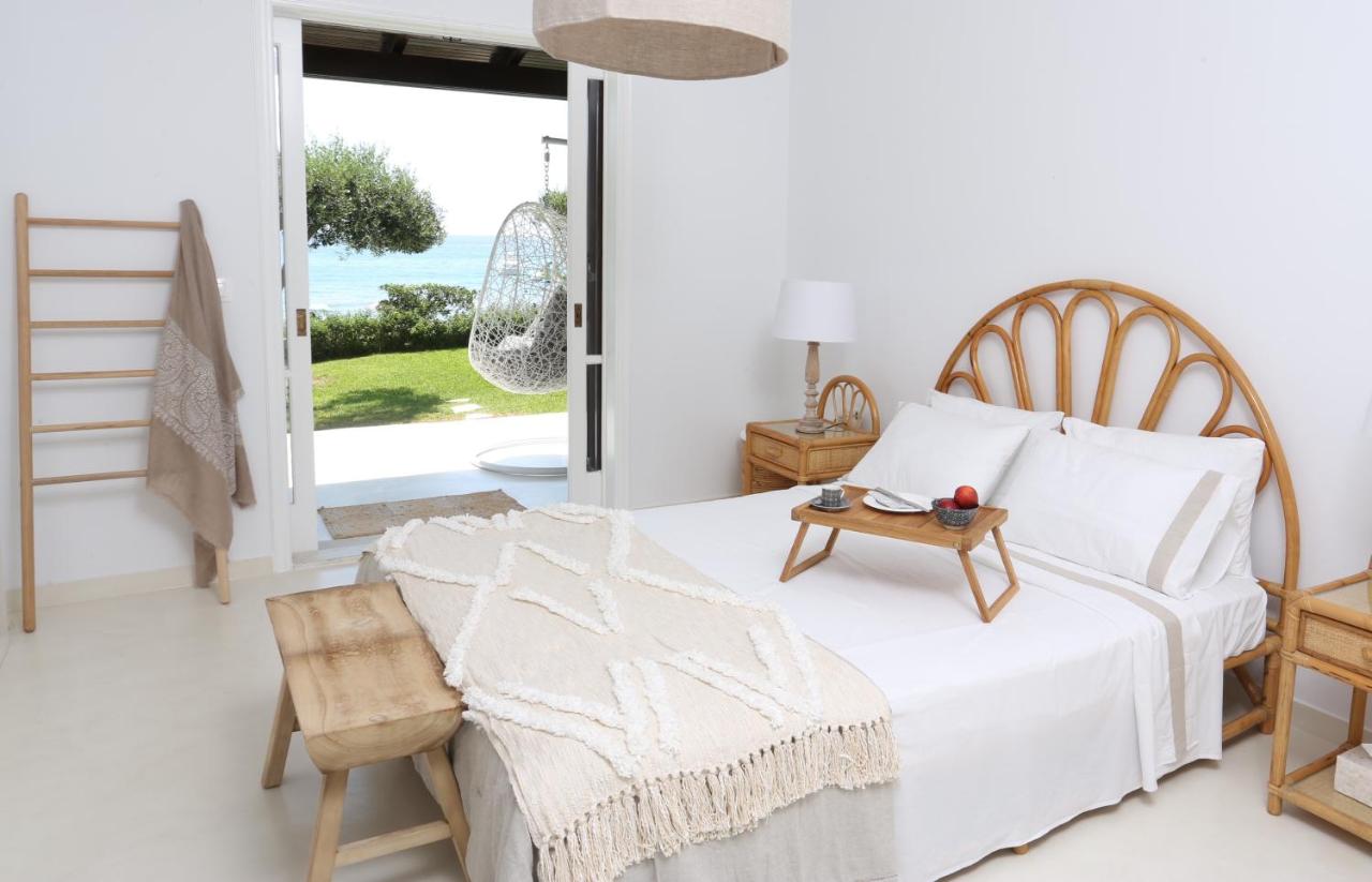 B&B Glyfada - Seafront Calista Beach House With Garden - Bed and Breakfast Glyfada