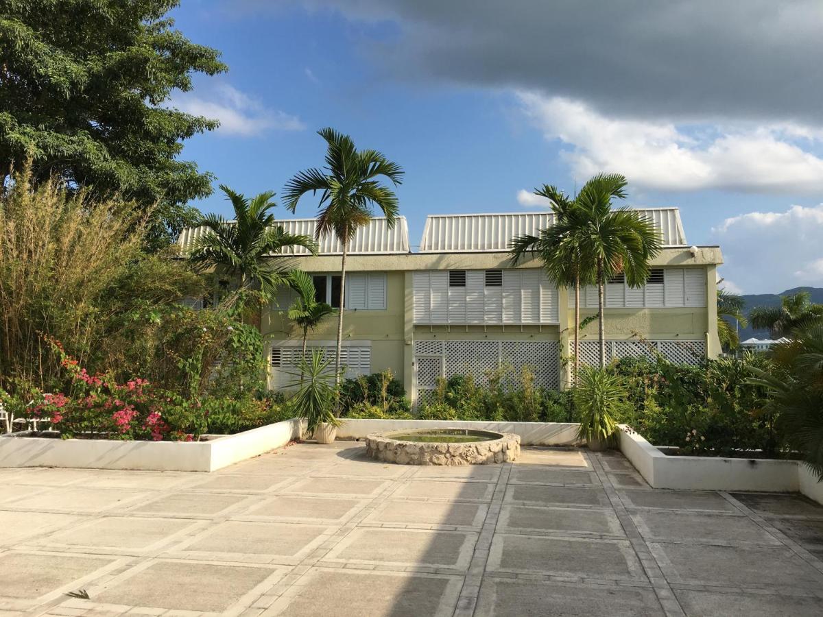Anna's Joye Seawind - Freeport, Montego Bay - B&B