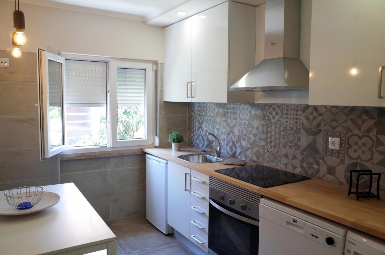 Lisbon Beach Apartments 3 - Bed and Breakfast Costa de Caparica