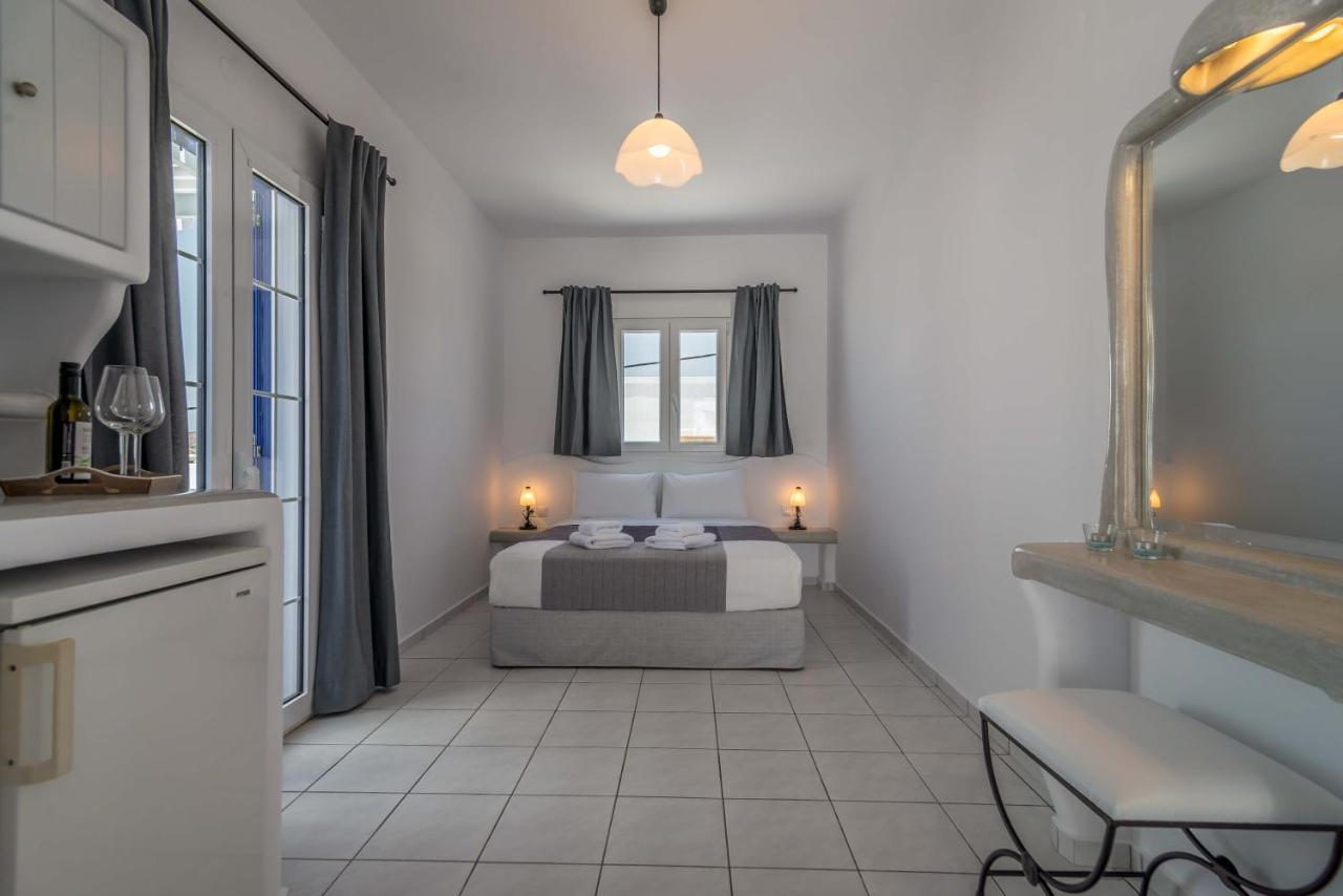 Superior Double Room with Side Sea View (Room Νο4)