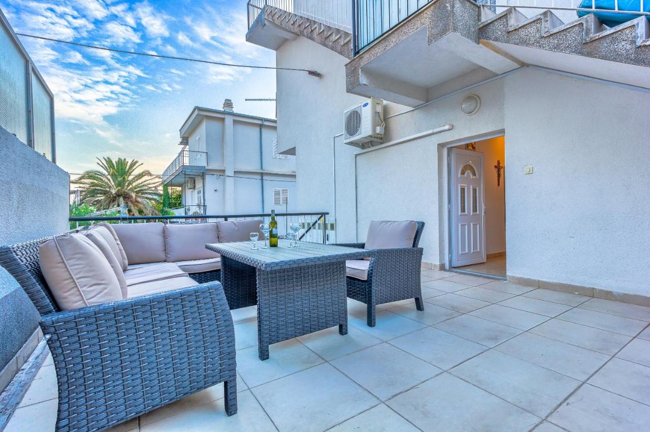 Luxury Apartments Domgjoni - B&B