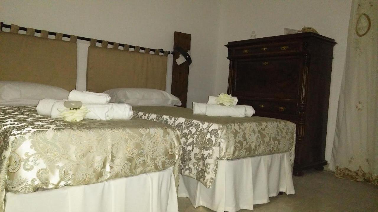 Zimmer mit Kingsize-Bett
