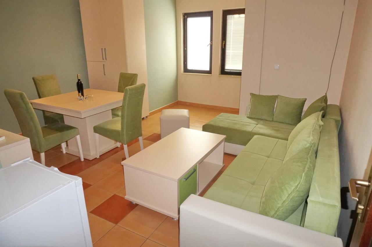 Suite con 2 Camere da Letto e Balcone
